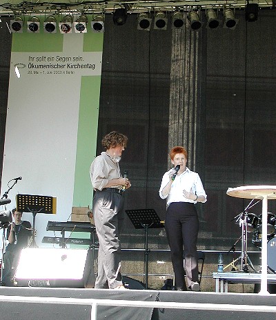 Gesprächsrunde auf der großen Bühne im Lustgarten; Foto: privat