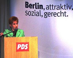 Petra Pau auf der VertreterInnenversammlung in Marzahn-Hellersdorf; Foto: Axel Hildebrandt