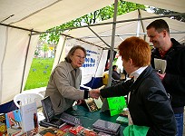 Mai-Fest in Köpenick, mit Rosemarie Schuder; Foto: Elke Brosow